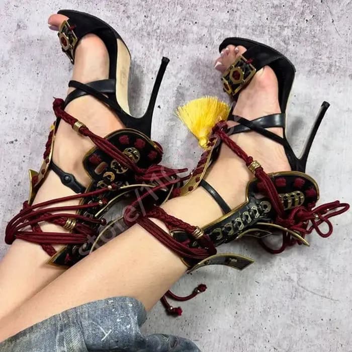 2025 rétro été dames gland défilé talons aiguilles de luxe fête bout ouvert sandales décontractées corde rouge tressé mode sandales