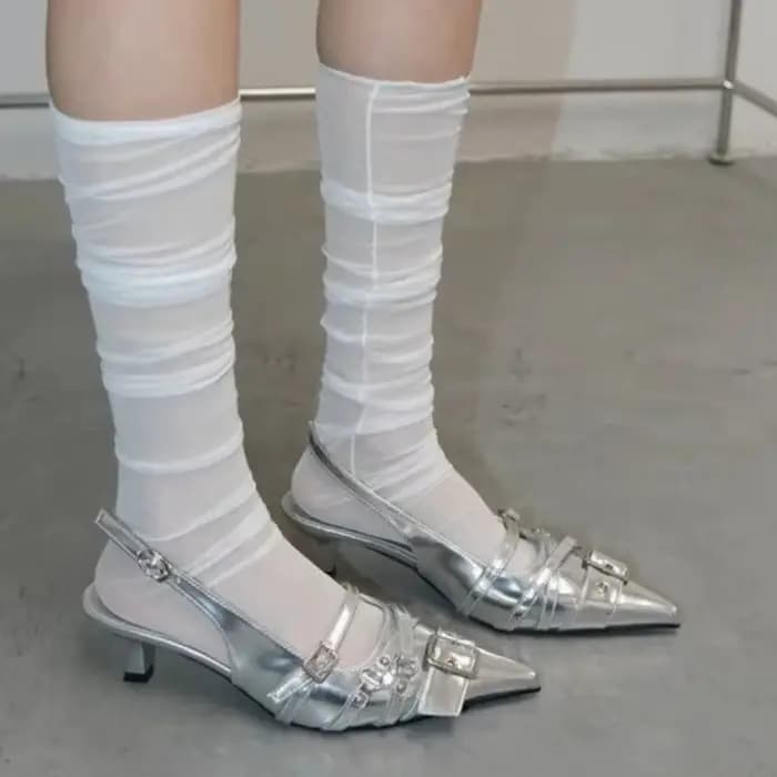 2025Vintage sandales à talons aiguilles automne nouveau bout pointu rivet peu profond boucle en métal une sangle