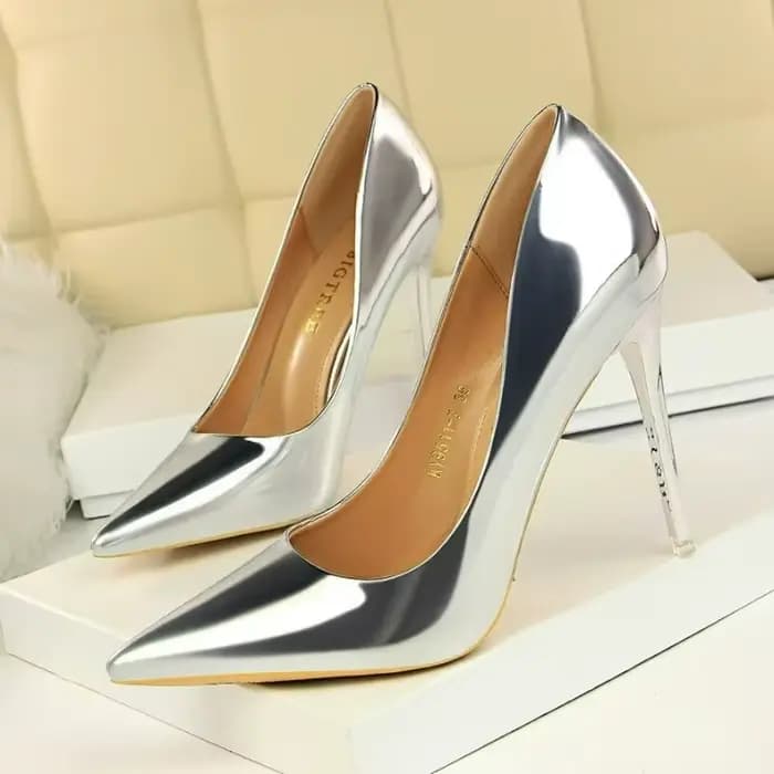 Escarpins en cuir verni à talons hauts pour femmes