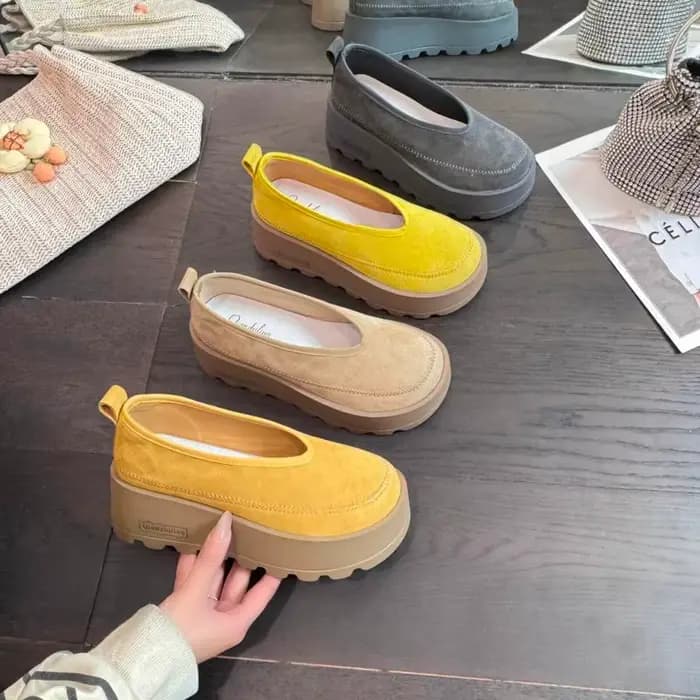 2025 Nouvelle plate-forme à la mode sandales plates femmes baskets chaussures mocassins décontractés tendance concepteur nouveau printemps daim confort marche