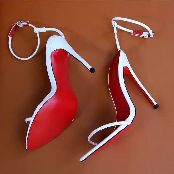Nouvelles sandales à lanières droites tendance 2026 pour femmes, escarpins d'été rouges à bout pointu et talon aiguille