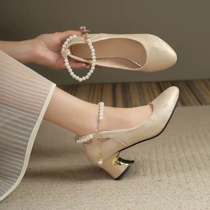 Chaussures de mariage rétro à bout carré et talons hauts pour femmes