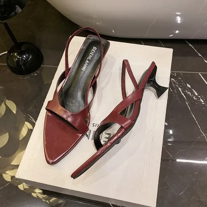 Sandales d'été pour femme à talon chaton, bout pointu, en cuir verni, à brides croisées, style slingback, pour soirée, décontractées ou habillées