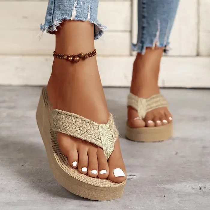 Tongs compensées tissées en corde de paille pour femmes, pantoufles de plage légères à fond épais, sandales d'été à plateforme à Clip, 2025