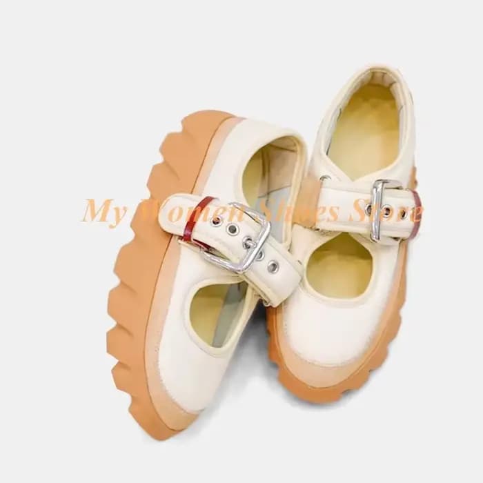 Chaussures à talon épais avec bride à boucle