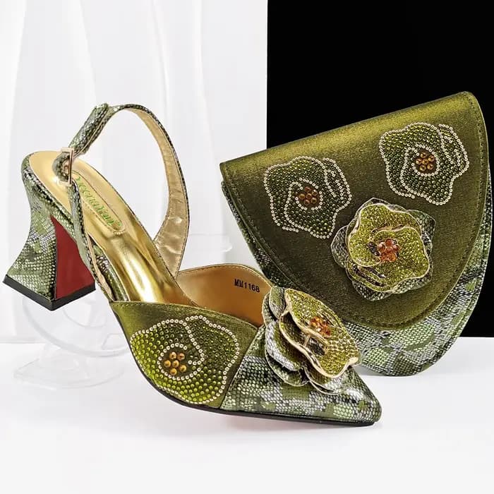 Chaussures et sac à talons hauts pour femmes
