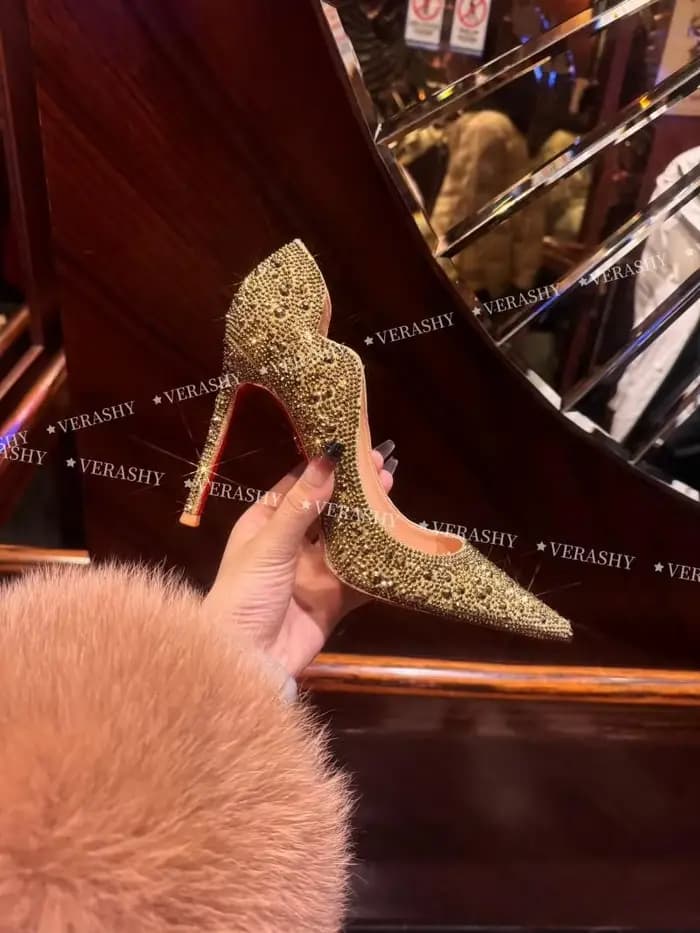 Talons hauts femmes 2025 printemps nouveau or Sexy pointu français mince avec des chaussures simples