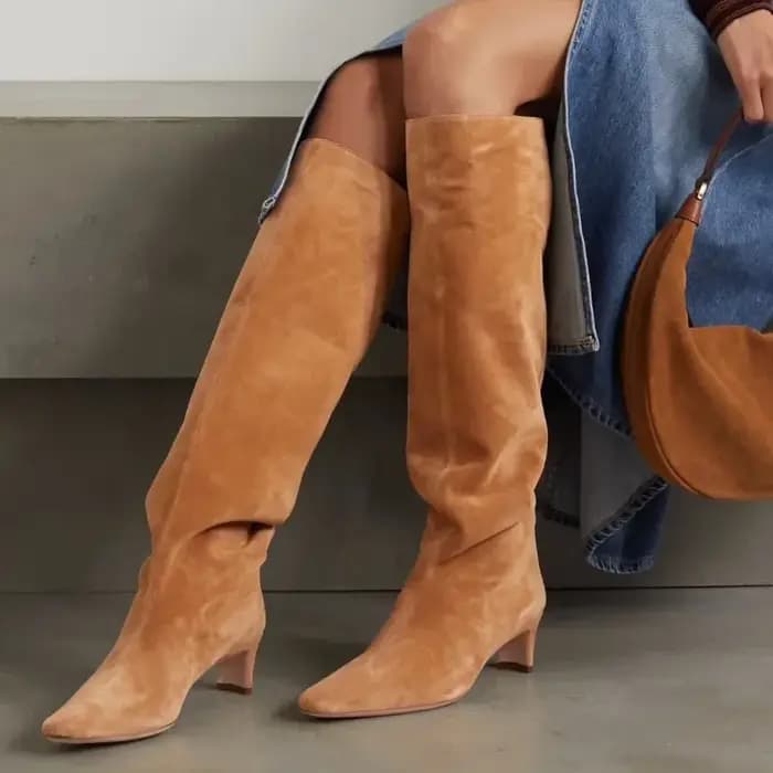 Bottes longues en daim à talons bas