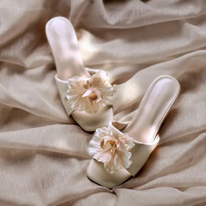 Élégant couleur nue papillon orchidée fleur Stiletto Mule glisser femme marque Design bout carré doux chaton talon pompe florale chaussure