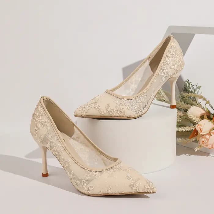 Escarpins de luxe brodés en dentelle à talons très hauts pour femme