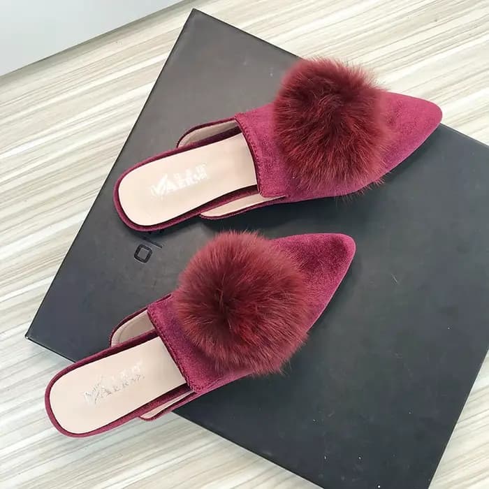 Femmes Mules bout pointu troupeau cuir grande boule de fourrure 2025 printemps été pantoufles élégantes