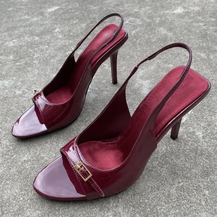 Luxe rouge en cuir verni talons hauts femmes boucle en métal conception Sexy bout ouvert dos nu concepteur sandale pour dames Sandalias Mujer